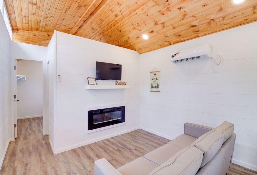 Steps To Greers Ferry Lake: Tumbling Shoals Cabin!