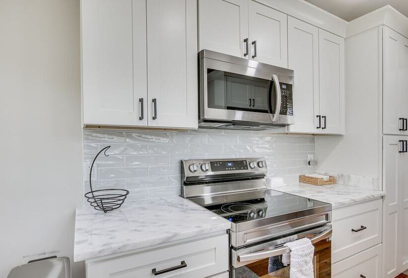 Updated Columbia Home W/ Patio   4 Mi To Usc!