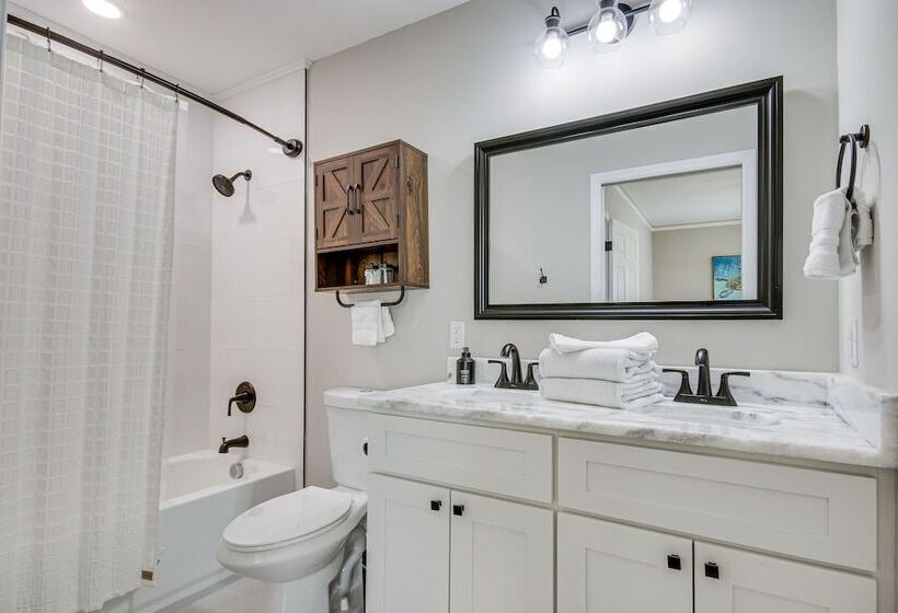 Updated Columbia Home W/ Patio   4 Mi To Usc!