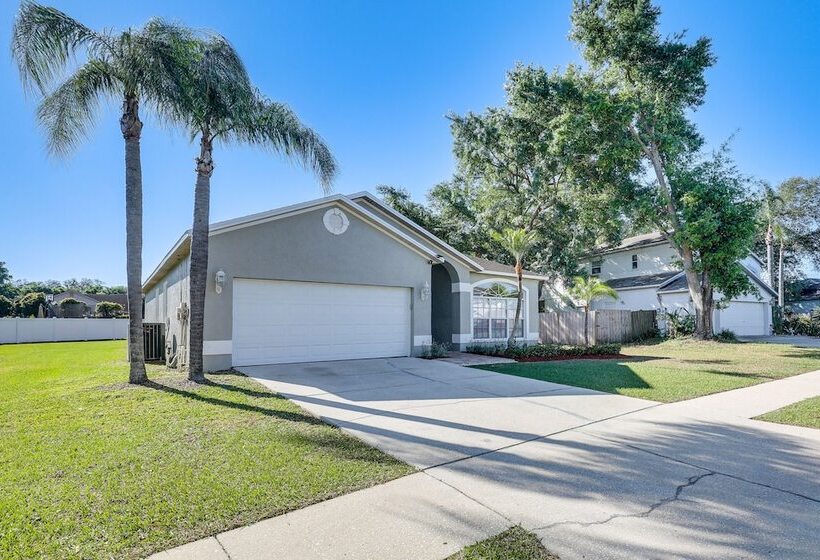 Valrico Home W/ Yard ~ 14 Mi To Downtown Tampa