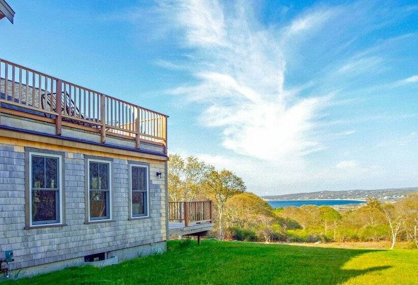 Beautiful Aquinnah Home: Ocean View, Walk To Beach