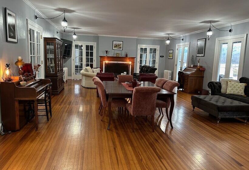 مبيت وإفطار 37 Oak Ridge House