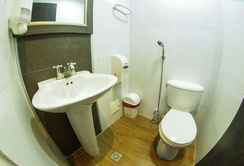 هتل Byhours Astor