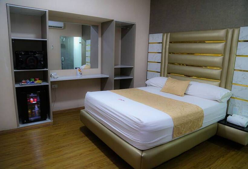 هتل Byhours Astor