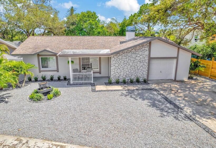 Charming Largo Home W/ Private Pool: 1 Mi To Beach