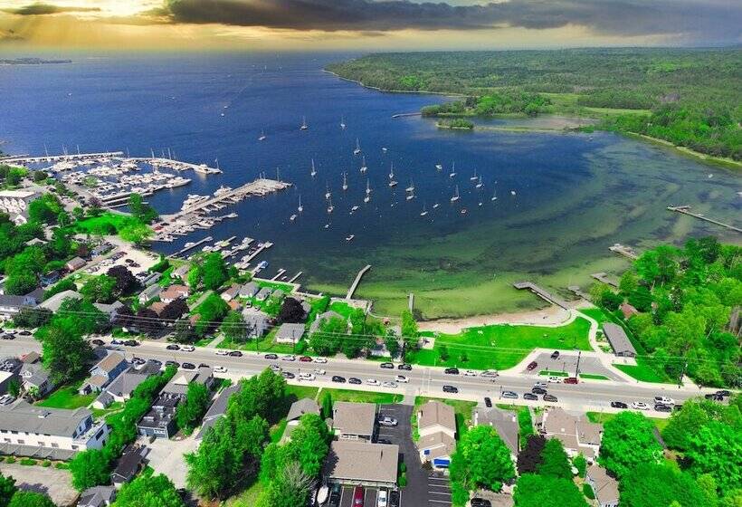 Fresh Coast Motel