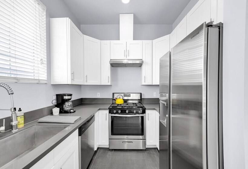 Hinds By Avantstay Duplex In North Hollywood