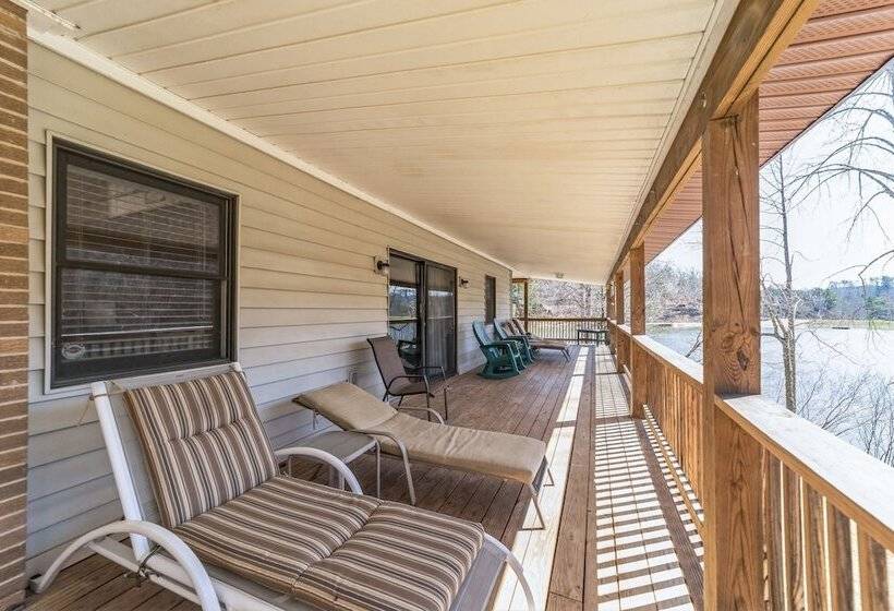 בית מלון כפרי Lake Lure Retreat   A Beautiful Lakefront Lodge On Mirror Lake Waterfront Newly Expanded Deck 4 Bedr