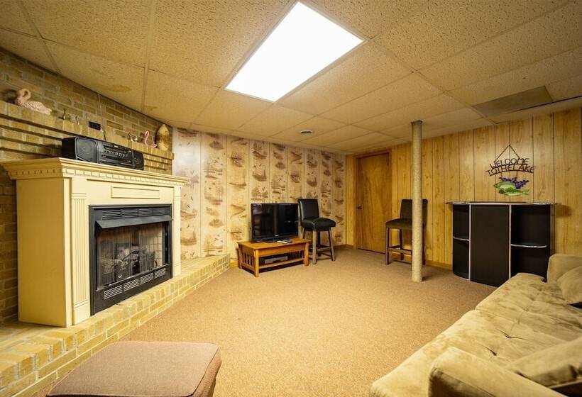 בית מלון כפרי Lake Lure Retreat   A Beautiful Lakefront Lodge On Mirror Lake Waterfront Newly Expanded Deck 4 Bedr