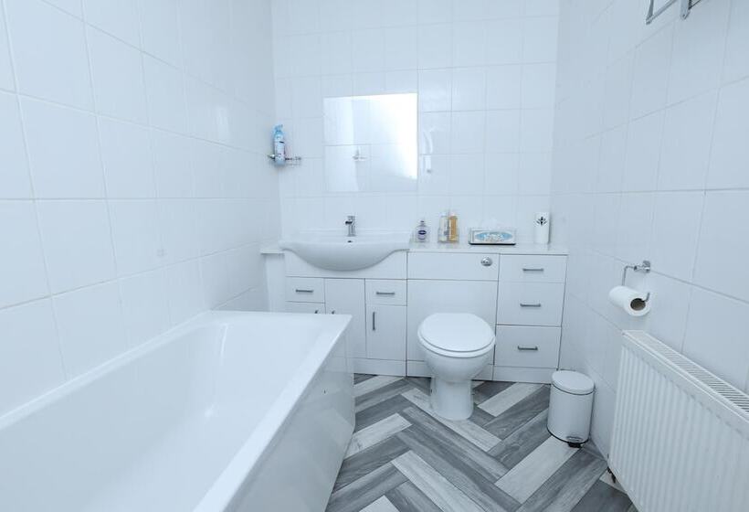 דירת נופש Beautiful 4 Bed House In Erith