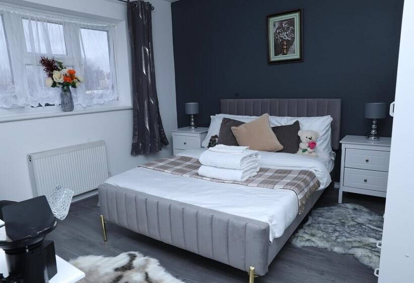 דירת נופש Beautiful 4 Bed House In Erith