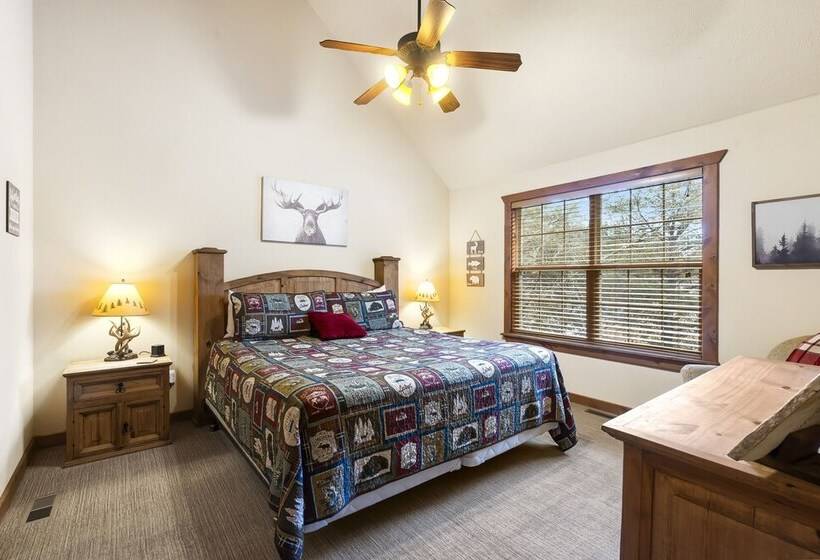 Simons Treetop Cabin 2 Bdr In Popular Resort!