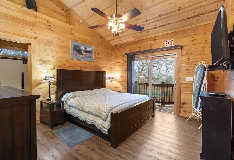 Teals Treasure Secluded Lakeside Cabin For 8!