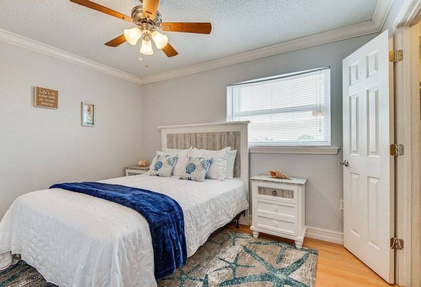 Spacious Waterfront Home In Merritt Island W/ Pool