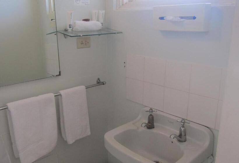 فندق على الطريق Twin City Motor Inn