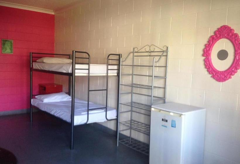 هاستل Adventurers Backpackers