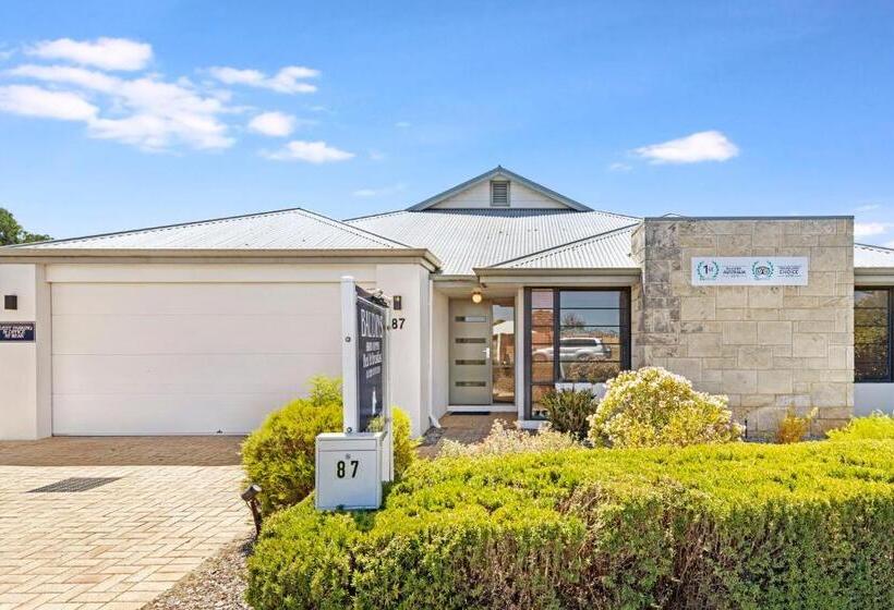 Baudins Of Busselton Bed And Breakfast   Adults Only