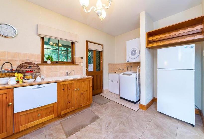 Country Pleasures Bed And Breakfast