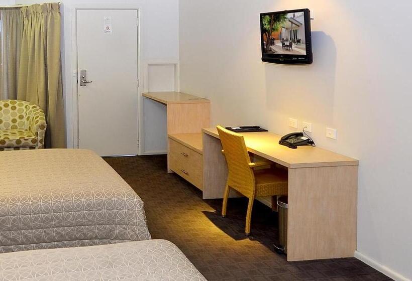 Mackellar Motel