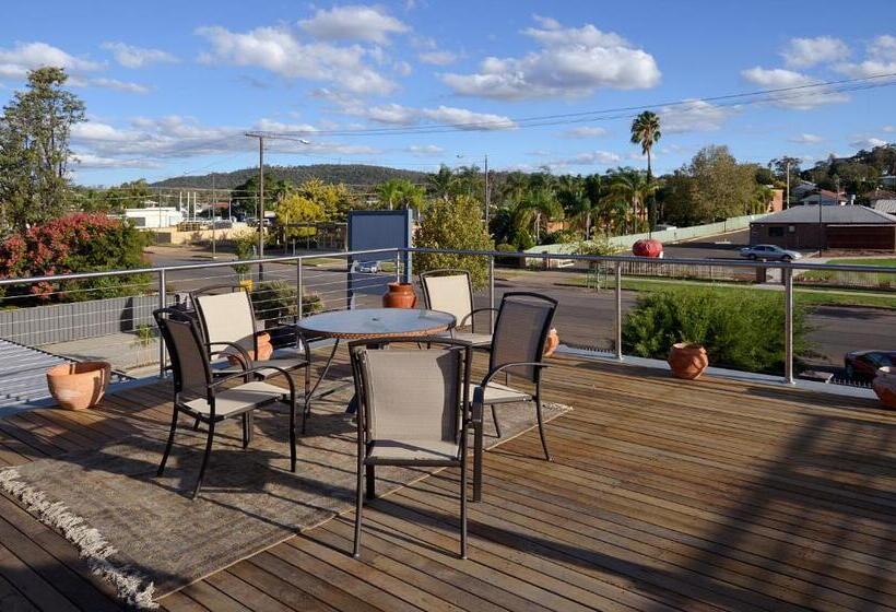 Mackellar Motel