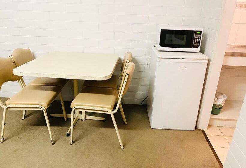 Millers Cottage Motel