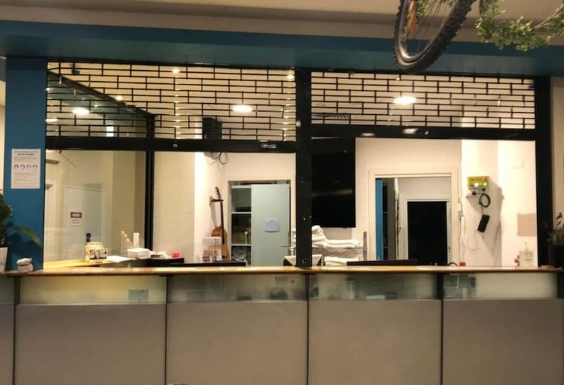 هاستل The Village Canberra