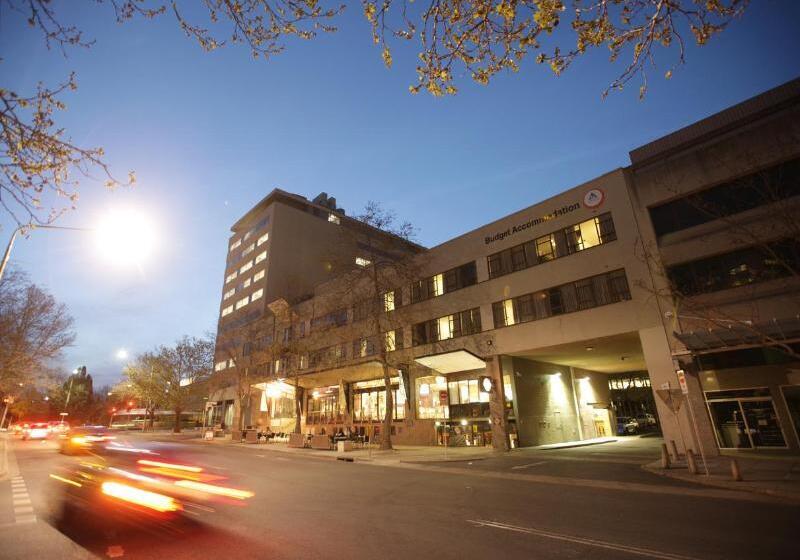 هاستل The Village Canberra