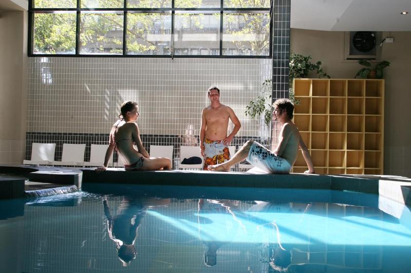 هاستل The Village Canberra