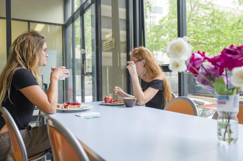 هاستل The Village Canberra