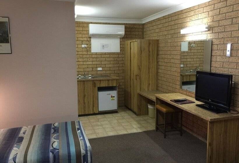 Three Ways Motel