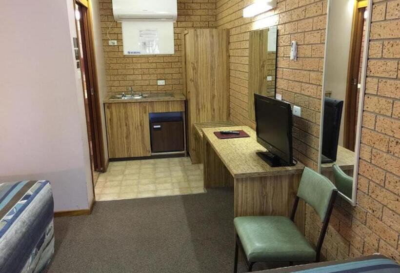 Three Ways Motel
