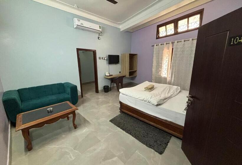 فندق Piccadilly, Gossaigaon