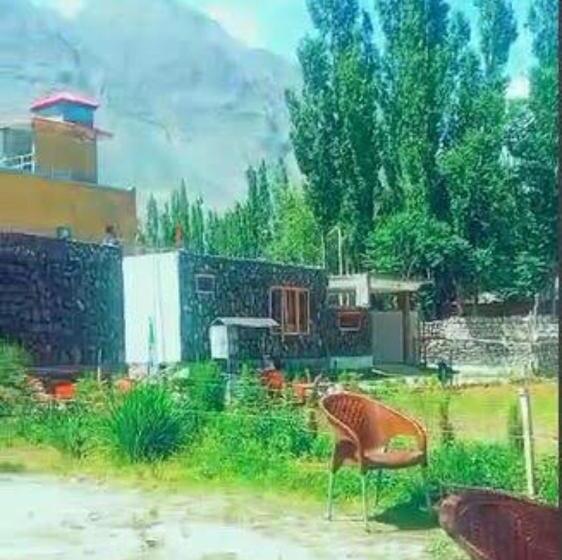 پانسیون Baltistan Sarayee Hotel £ Guest House
