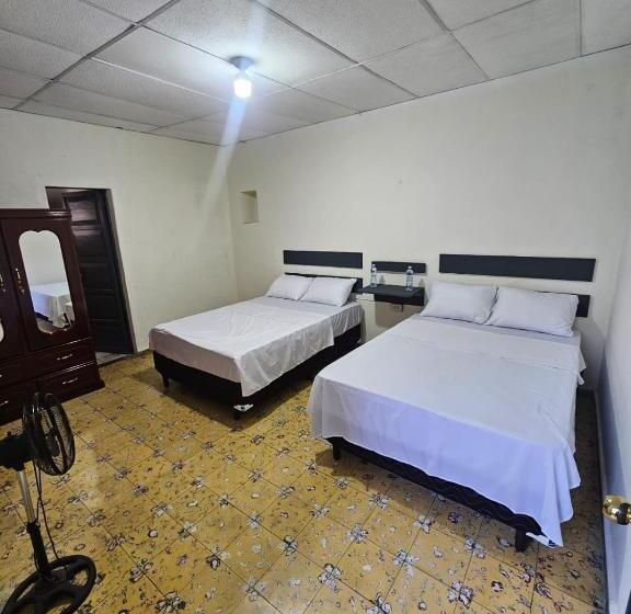 پانسیون Hostal Casa 25