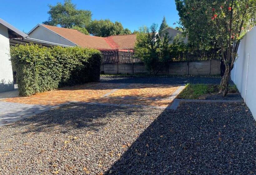 بنسيون Creekside Guest House Middelburg