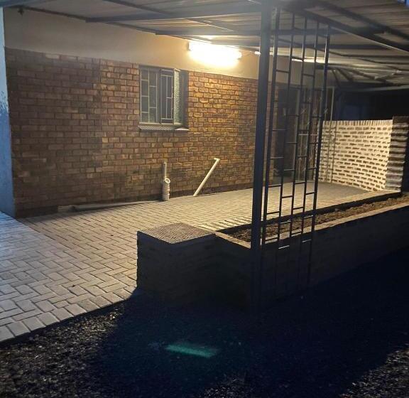 بنسيون Creekside Guest House Middelburg