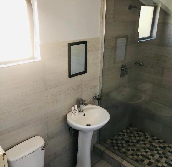 פנסיון Elihle Guest House