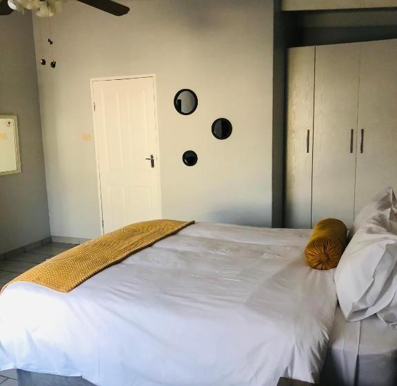 פנסיון Elihle Guest House
