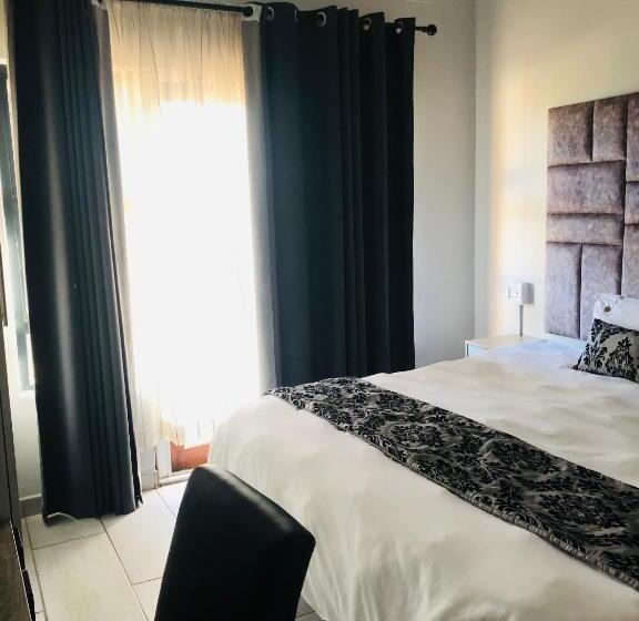 פנסיון Elihle Guest House
