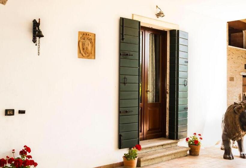 B&b La Villa Del Vecchio Platano