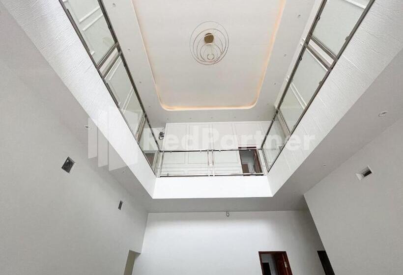 ホテル Jenggo Riverside Mitra Reddoorz Near Kampung Inggris Pare