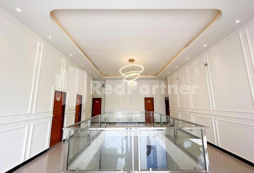 ホテル Jenggo Riverside Mitra Reddoorz Near Kampung Inggris Pare