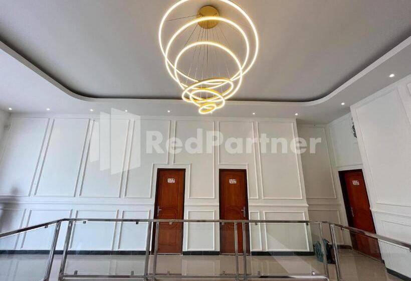 ホテル Jenggo Riverside Mitra Reddoorz Near Kampung Inggris Pare