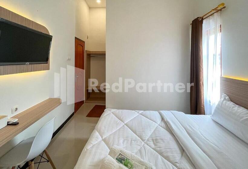 ホテル Jenggo Riverside Mitra Reddoorz Near Kampung Inggris Pare