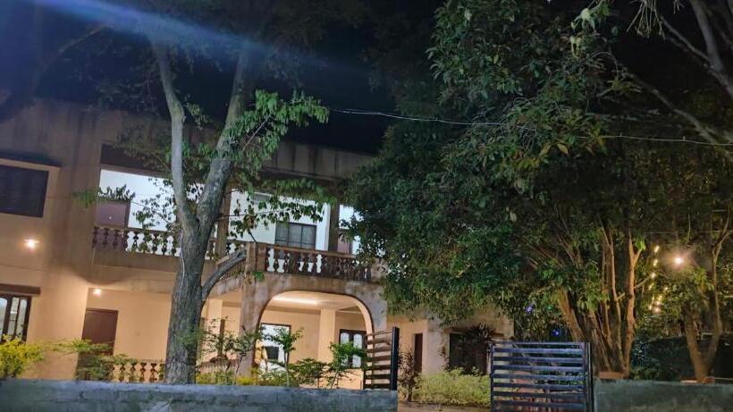 هتل Kumaragam Resorts