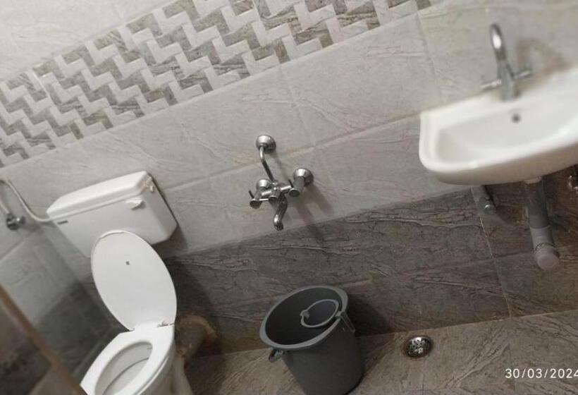 هتل Kumaragam Resorts