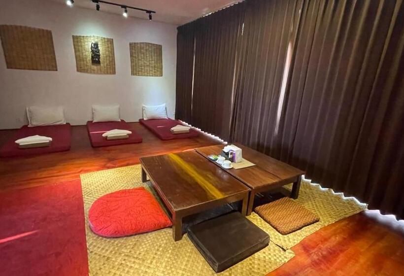 酒店 Rocky Cafe & Mini Apartment