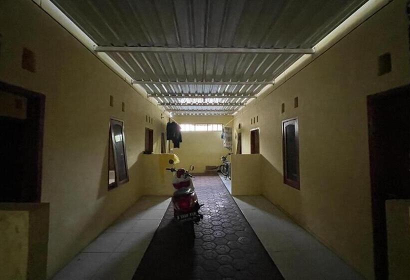 فندق Spot On 93879 Wunut Homestay Syariah