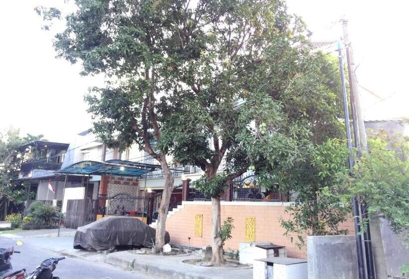 בית מלון כפרי Spot On 93880 Guest House Bu Iin Syariah