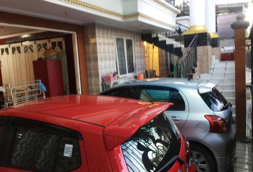 בית מלון כפרי Spot On 93880 Guest House Bu Iin Syariah